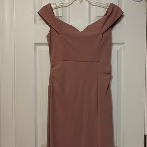 Women’s long dress in dusky pink. Size S. Lined to knee.